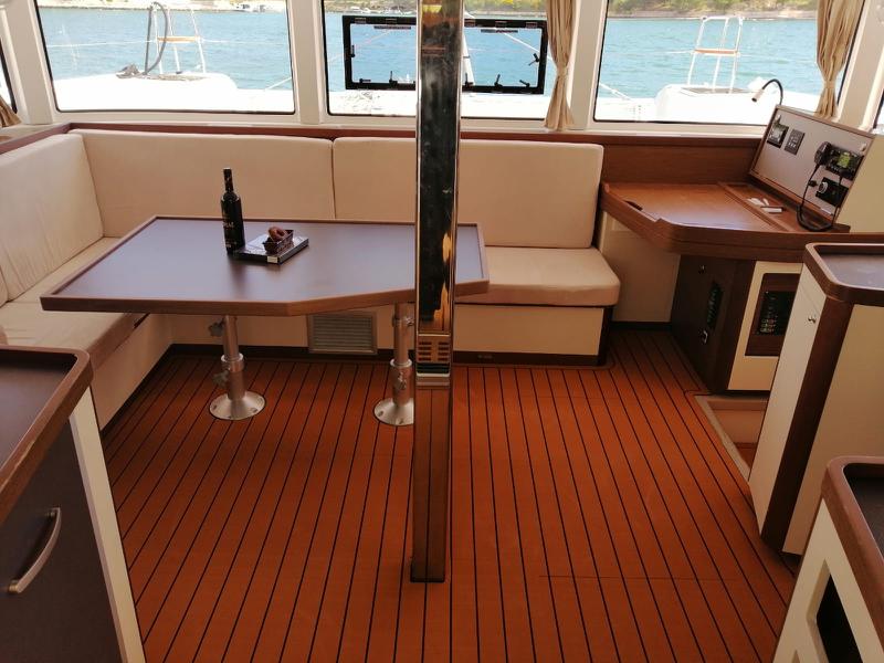 Book yachts online - catamaran - Lagoon 42 - BOLUBO - rent