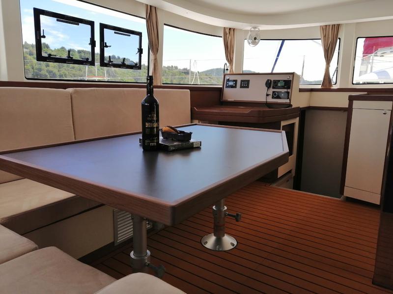 Book yachts online - catamaran - Lagoon 42 - BOLUBO - rent
