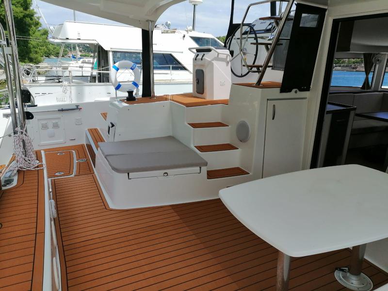 Book yachts online - catamaran - Lagoon 42 - BOLUBO - rent