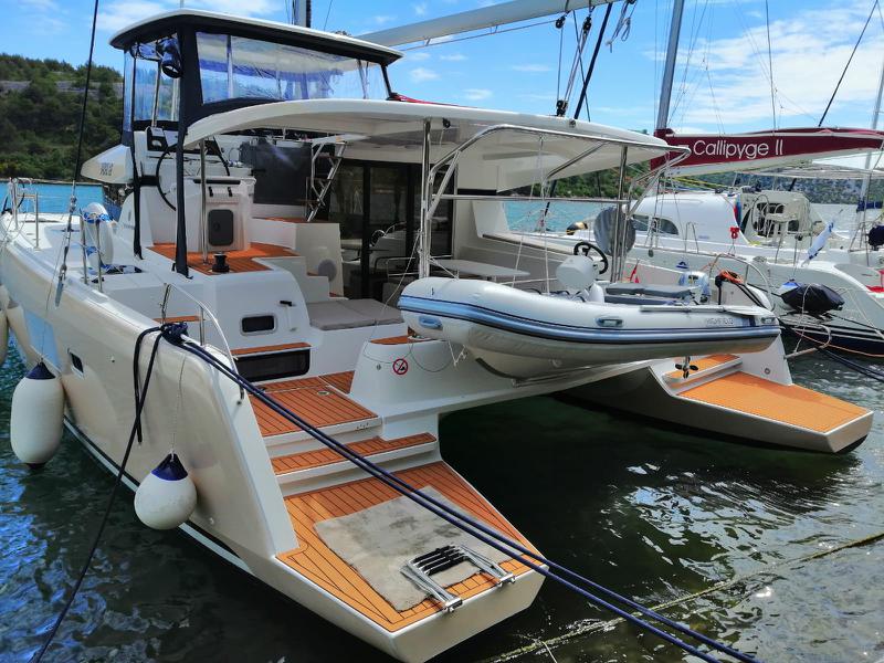 Book yachts online - catamaran - Lagoon 42 - BOLUBO - rent