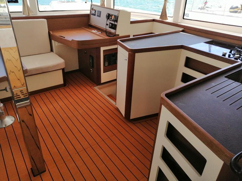 Book yachts online - catamaran - Lagoon 42 - BOLUBO - rent