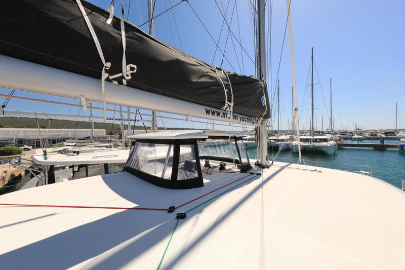 Book yachts online - catamaran - Lagoon 42 - ZEUS - rent