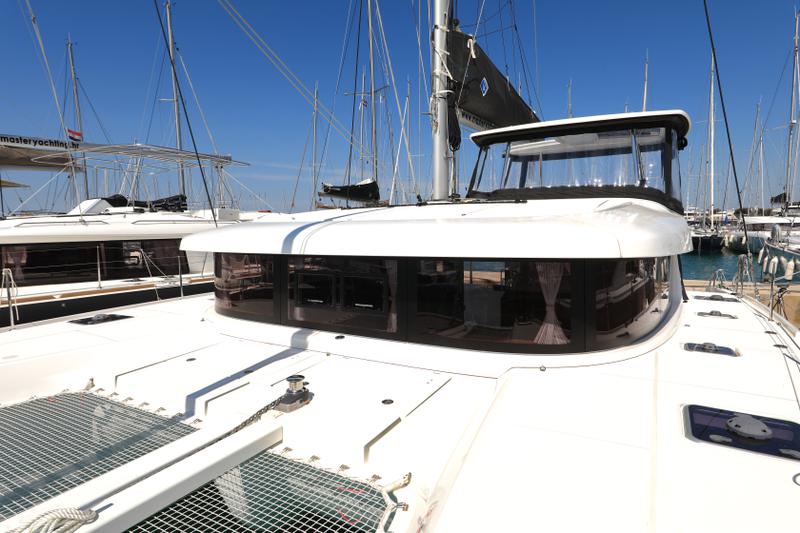 Book yachts online - catamaran - Lagoon 42 - ZEUS - rent