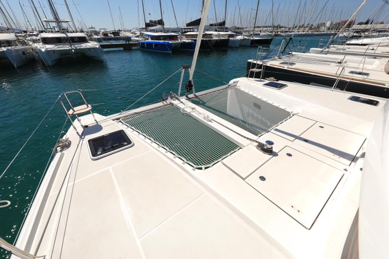 Book yachts online - catamaran - Lagoon 42 - ZEUS - rent