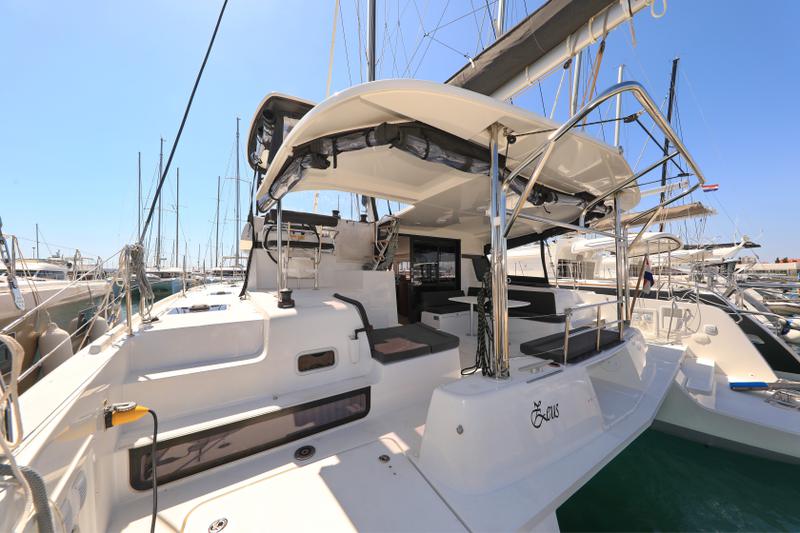 Book yachts online - catamaran - Lagoon 42 - ZEUS - rent