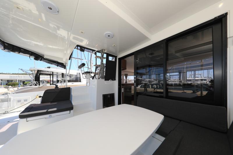 Book yachts online - catamaran - Lagoon 42 - ZEUS - rent