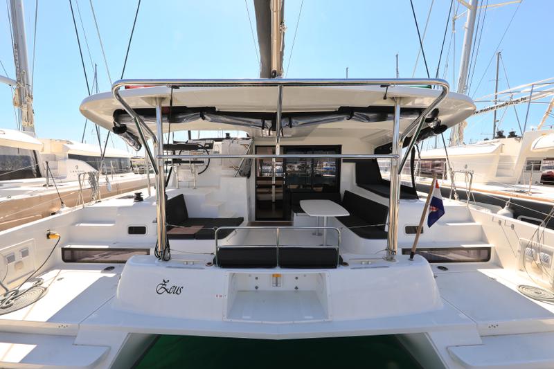 Book yachts online - catamaran - Lagoon 42 - ZEUS - rent
