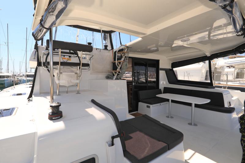 Book yachts online - catamaran - Lagoon 42 - ZEUS - rent