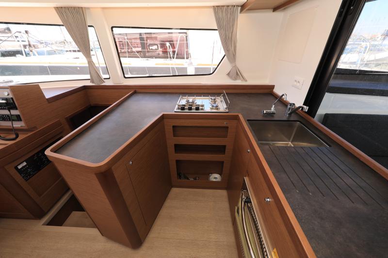 Book yachts online - catamaran - Lagoon 42 - ZEUS - rent