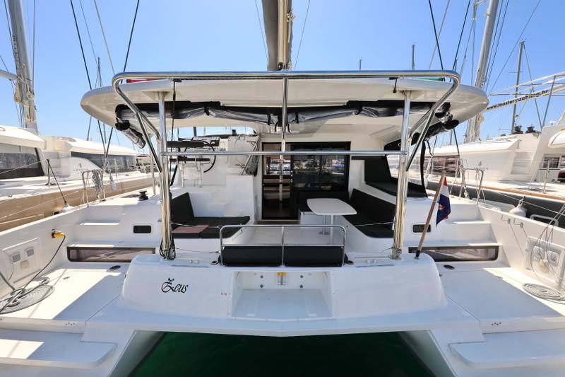Book yachts online - catamaran - Lagoon 42 - ZEUS - rent