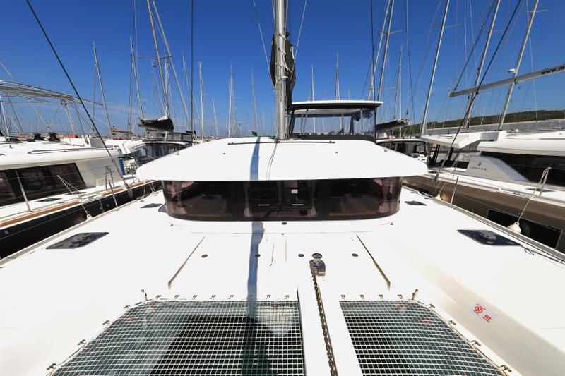 Book yachts online - catamaran - Lagoon 42 - ZEUS - rent