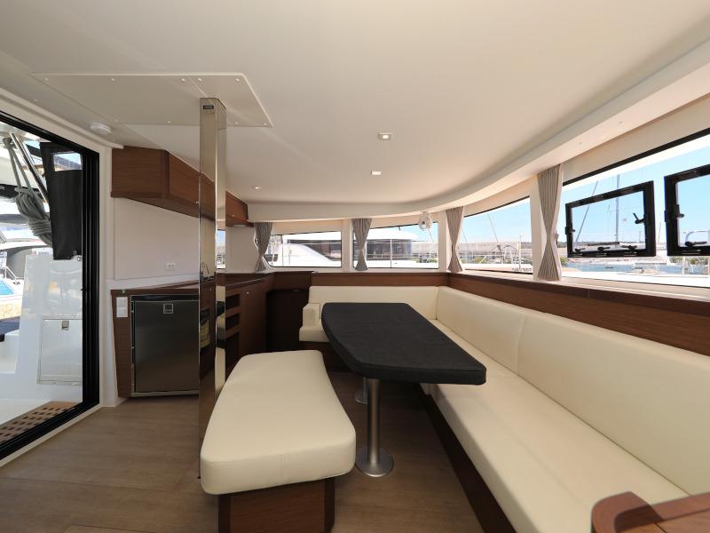 Book yachts online - catamaran - Lagoon 42 - ZEUS - rent