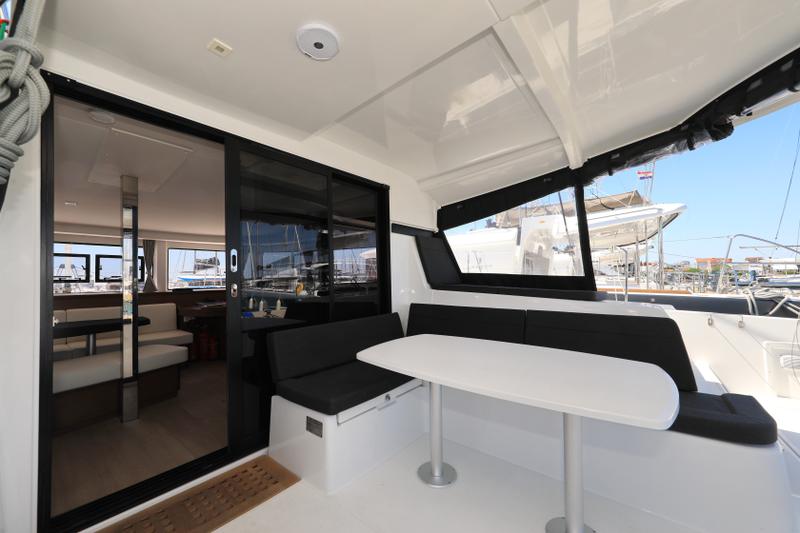 Book yachts online - catamaran - Lagoon 42 - ZEUS - rent