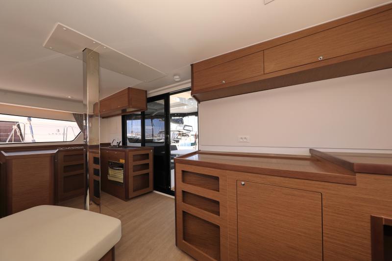Book yachts online - catamaran - Lagoon 42 - ZEUS - rent