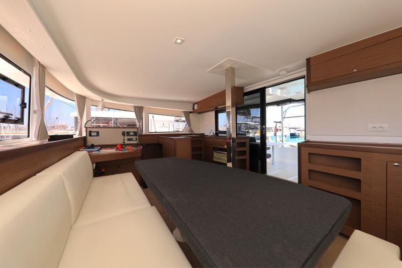 Book yachts online - catamaran - Lagoon 42 - ZEUS - rent