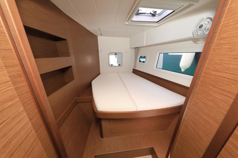 Book yachts online - catamaran - Lagoon 42 - ZEUS - rent