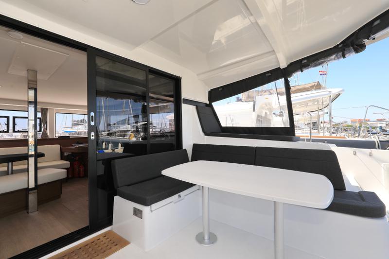 Book yachts online - catamaran - Lagoon 42 - ZEUS - rent