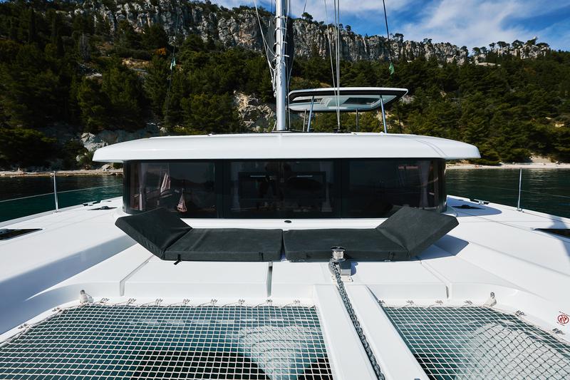 Book yachts online - catamaran - Lagoon 42 - Blackbird - rent