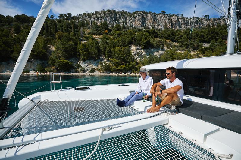 Book yachts online - catamaran - Lagoon 42 - Blackbird - rent