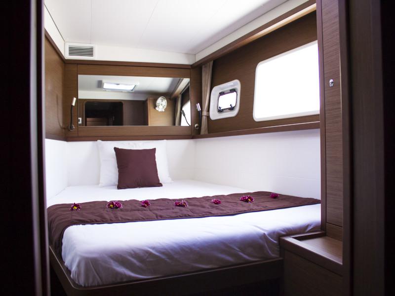 Book yachts online - catamaran - Lagoon 450  F - Dragonfly - rent