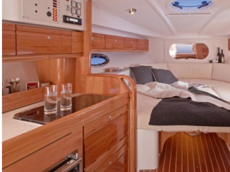 Book yachts online - motorboat - Bavaria 27 Sport - no name - rent