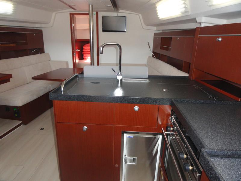 Book yachts online - sailboat - Hanse 385 - Riana - rent