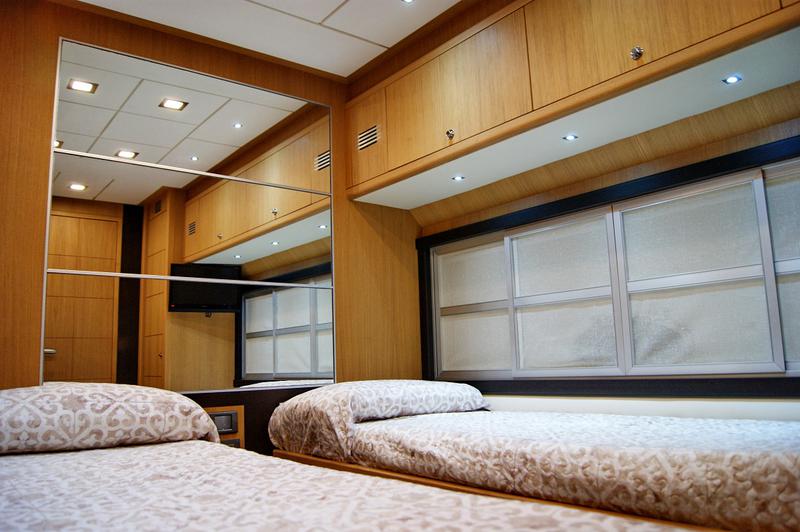 Book yachts online - motorboat - Abacus 70 - Noi Quattro - rent