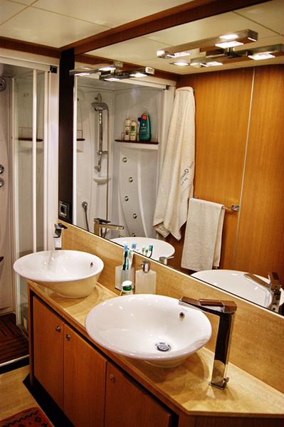 Book yachts online - motorboat - Abacus 70 - Noi Quattro - rent