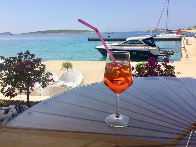 Book yachts online - motorboat - Mirakul 30 HT - LAURA - rent