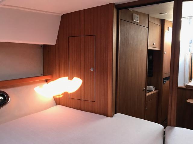 Book yachts online - motorboat - Mirakul 30 HT - LAURA - rent