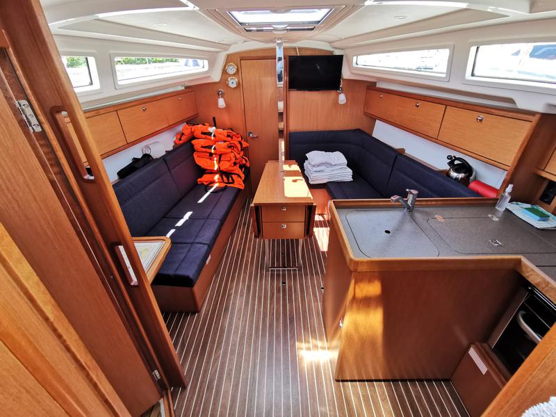 Book yachts online - sailboat - Bavaria Cruiser 34 - Baltazar - rent