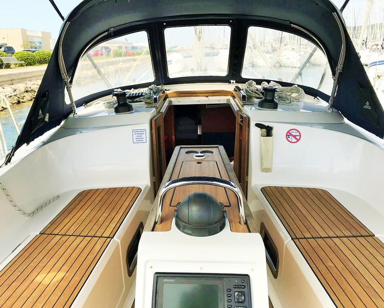 Book yachts online - sailboat - Bavaria Cruiser 37 - Fortunal - rent