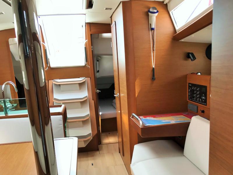 Book yachts online - sailboat - Sun Odyssey 389 - Freddie - rent