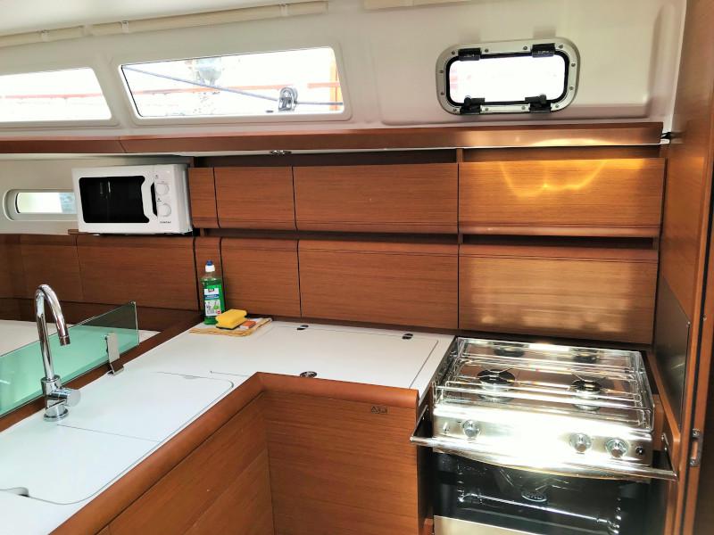 Book yachts online - sailboat - Sun Odyssey 389 - Cash - rent