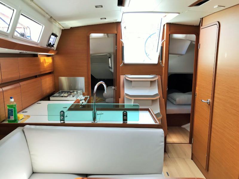 Book yachts online - sailboat - Sun Odyssey 389 - Cash - rent