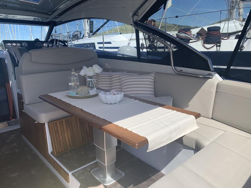 Book yachts online - motorboat - Grandezza 34 OC - Alice - rent