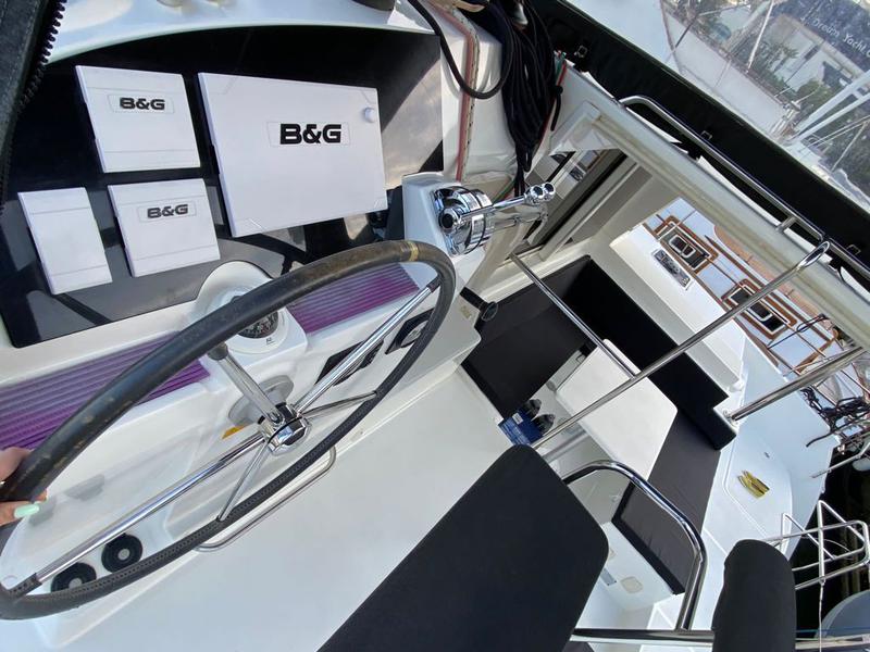 Book yachts online - catamaran - Lagoon 400 S2 - Esmeralda - rent