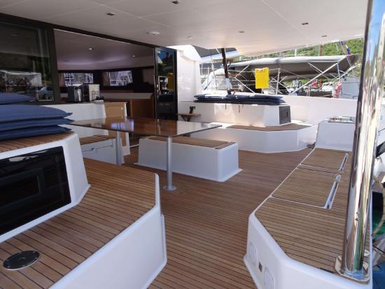 Book yachts online - catamaran - Dufour Catamaran 48 - Vittoria - rent