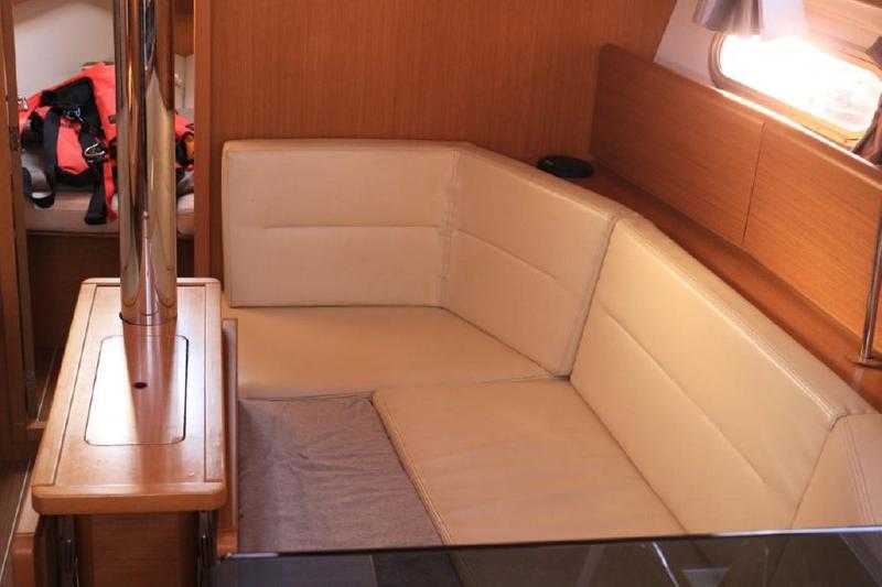 Book yachts online - sailboat - Sun Odyssey 36i - Jeanneau 36án - rent