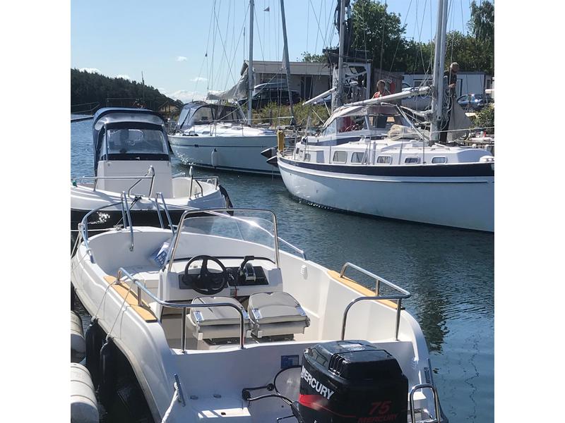 Book yachts online - motorboat - Uttern S56 Exclusive - Uttern - rent