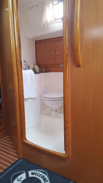 Book yachts online - sailboat - Bavaria 40 Cruiser - "LADY BUTTERFLY" - rent