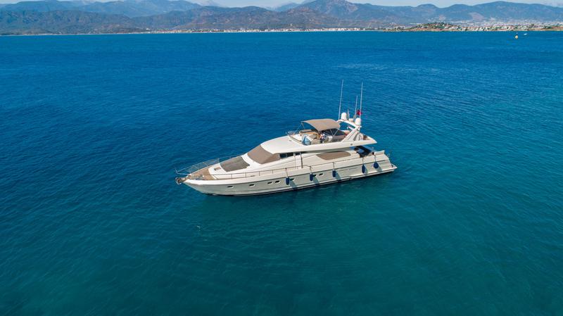 Book yachts online - motorboat - Ferretti 72 - Ferretti 72 - rent