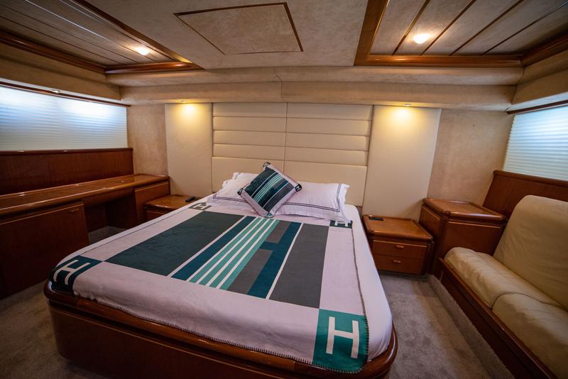 Book yachts online - motorboat - Ferretti 72 - Ferretti 72 - rent