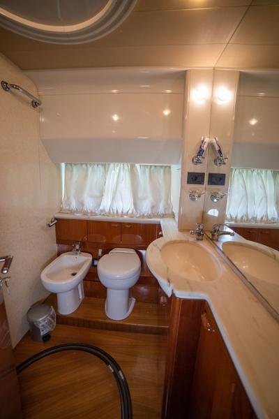 Book yachts online - motorboat - Ferretti 72 - Ferretti 72 - rent