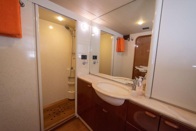 Book yachts online - motorboat - Ferretti 72 - Ferretti 72 - rent