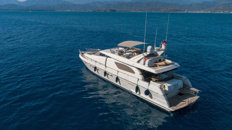 Book yachts online - motorboat - Ferretti 72 - Ferretti 72 - rent