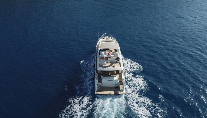 Book yachts online - motorboat - Ferretti 72 - Ferretti 72 - rent