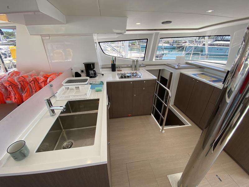 Book yachts online - catamaran - Bali 4.6 - Acrux - rent