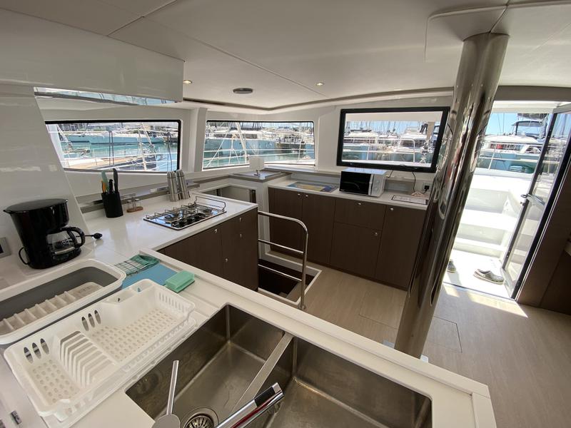 Book yachts online - catamaran - Bali 4.6 - Acrux - rent