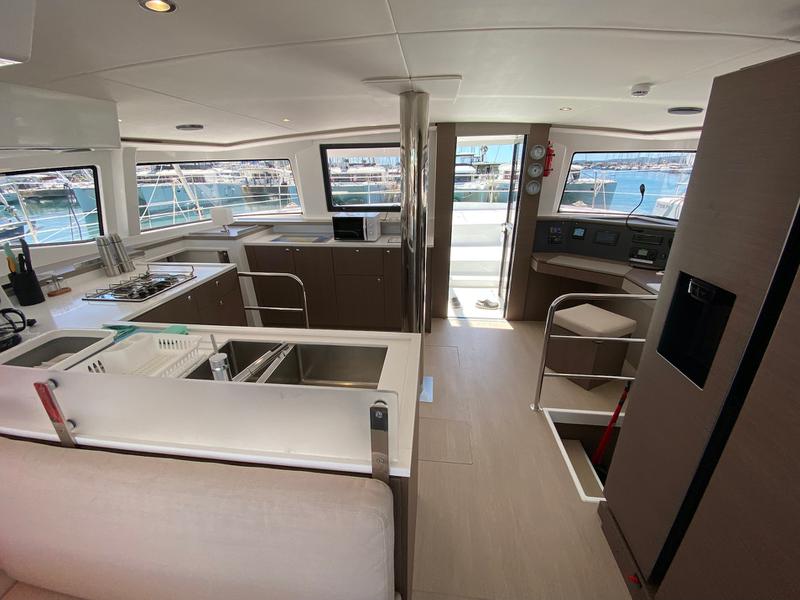 Book yachts online - catamaran - Bali 4.6 - Acrux - rent